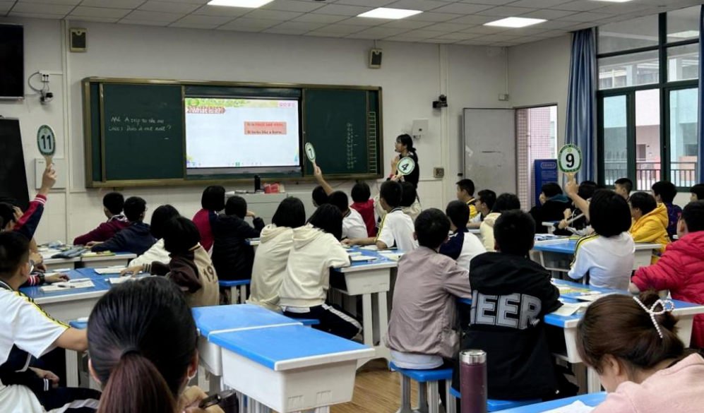 遼寧電視臺報道，AI教師進課堂，傳統(tǒng)教學換新方